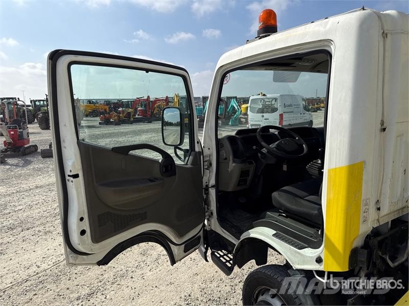 Nissan DA320 20 m on Nissan Cabstar 35.12 Bucket Truck Plataformas aéreas montadas em camião