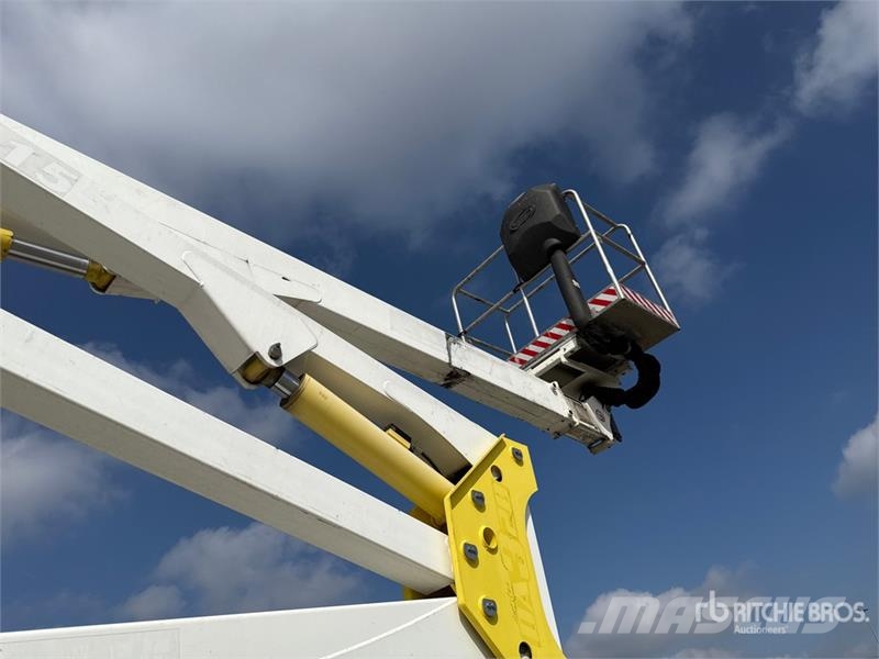 Nissan DA320 20 m on Nissan Cabstar 35.12 Bucket Truck Plataformas aéreas montadas em camião
