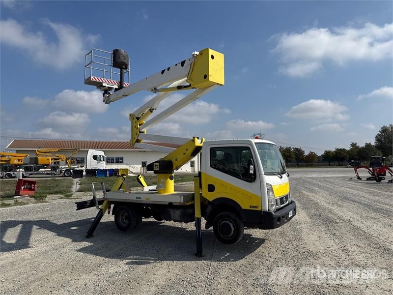 Nissan DA320 20 m on Nissan Cabstar 35.12 Bucket Truck Plataformas aéreas montadas em camião
