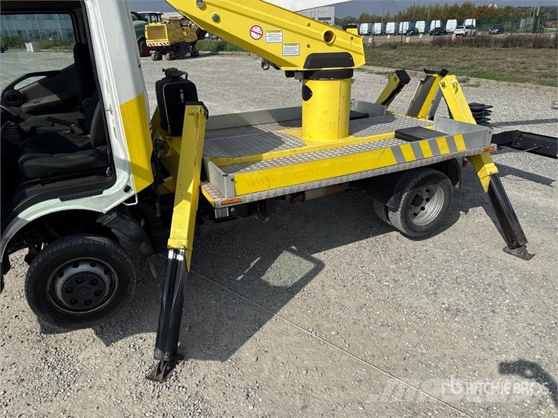 Nissan DA320 20 m on Nissan Cabstar 35.12 Bucket Truck Plataformas aéreas montadas em camião