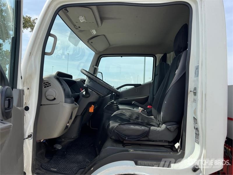 Nissan DT 25 on Nissan Cabstar 35.12 Bucket Truck Lastbilmonterede lifte