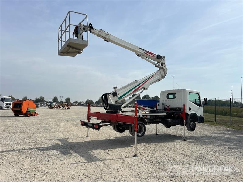 Nissan DT 25 on Nissan Cabstar 35.12 Bucket Truck Lastbilmonterede lifte