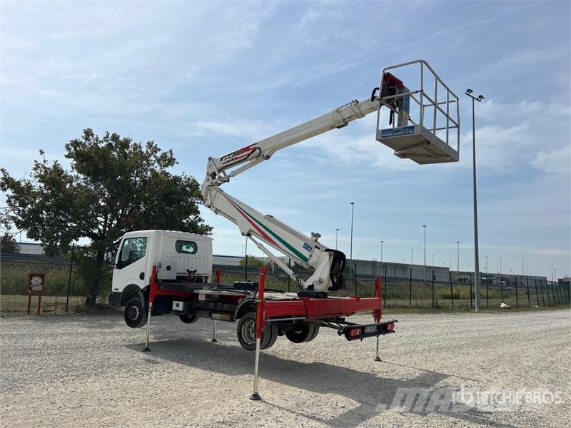 Nissan DT 25 on Nissan Cabstar 35.12 Bucket Truck Lastbilmonterede lifte