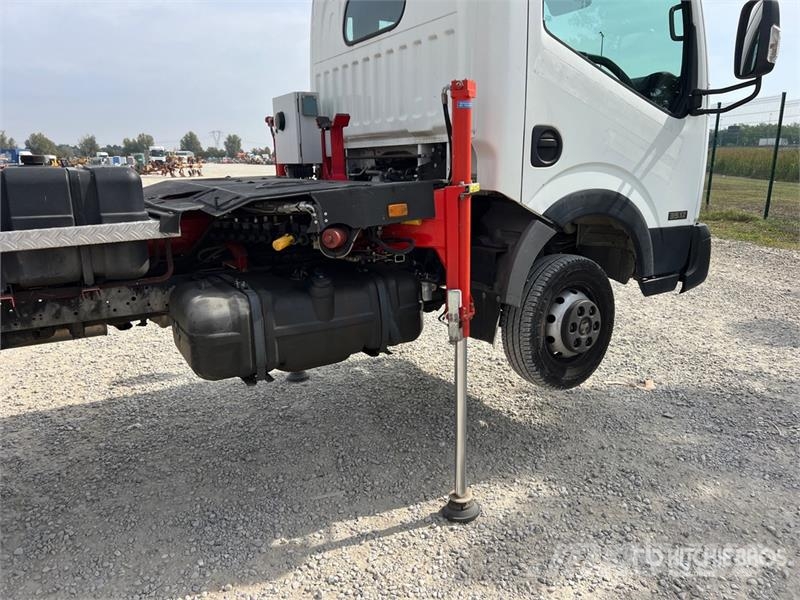 Nissan DT 25 on Nissan Cabstar 35.12 Bucket Truck Lastbilmonterede lifte