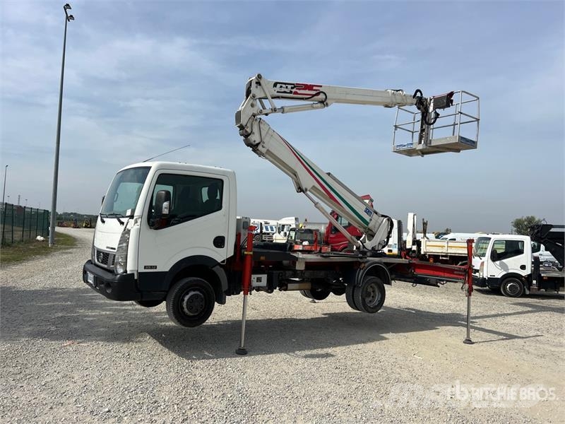Nissan DT 25 on Nissan Cabstar 35.12 Bucket Truck Lastbilmonterede lifte