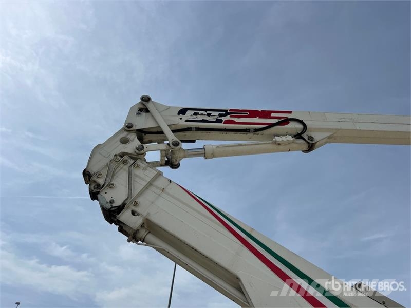 Nissan DT 25 on Nissan Cabstar 35.12 Bucket Truck Lastbilmonterede lifte