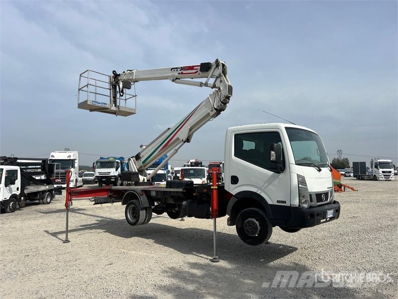 Nissan DT 25 on Nissan Cabstar 35.12 Bucket Truck Lastbilmonterede lifte
