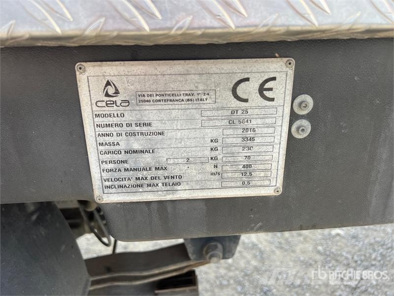 Nissan DT 25 on Nissan Cabstar 35.12 Bucket Truck Lastbilmonterede lifte
