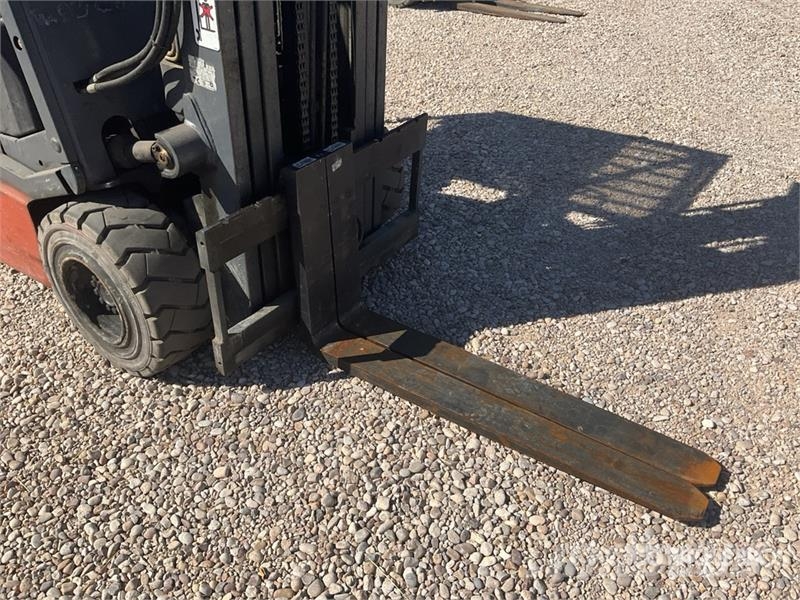 Nissan GQ02L30CU Electric Forklift 전동 지게차