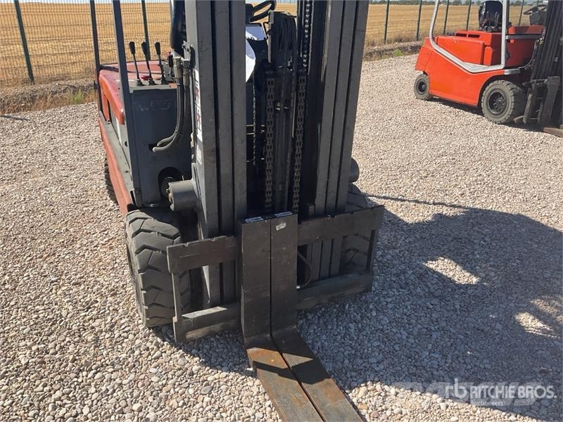 Nissan GQ02L30CU Electric Forklift 전동 지게차