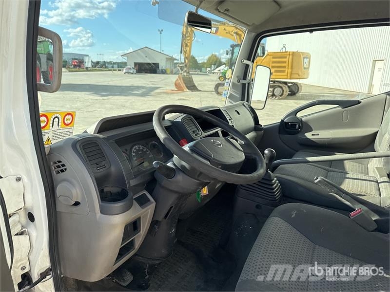 Nissan GSR E148T 13.7 m on  Nissan Cabstar 35.12 4x2 Cami Avtokošare