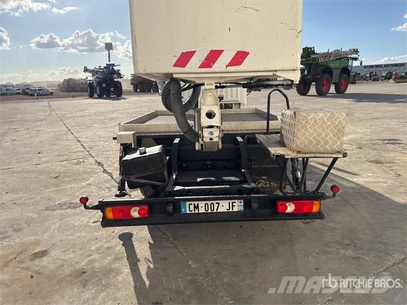Nissan GSR E148T 13.7 m on  Nissan Cabstar 35.12 4x2 Cami Avtokošare