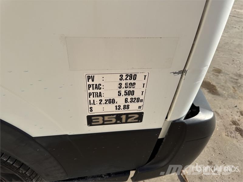 Nissan GSR E148T 13.7 m on  Nissan Cabstar 35.12 4x2 Cami Avtokošare