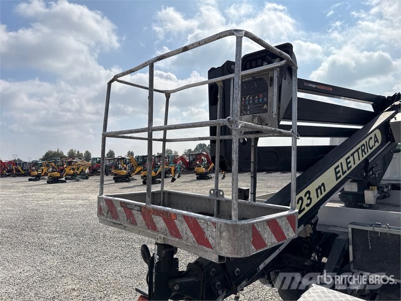Nissan Isoli PNT 230 20.5 m on Nissan NT400 Bucket Truck Avtokošare