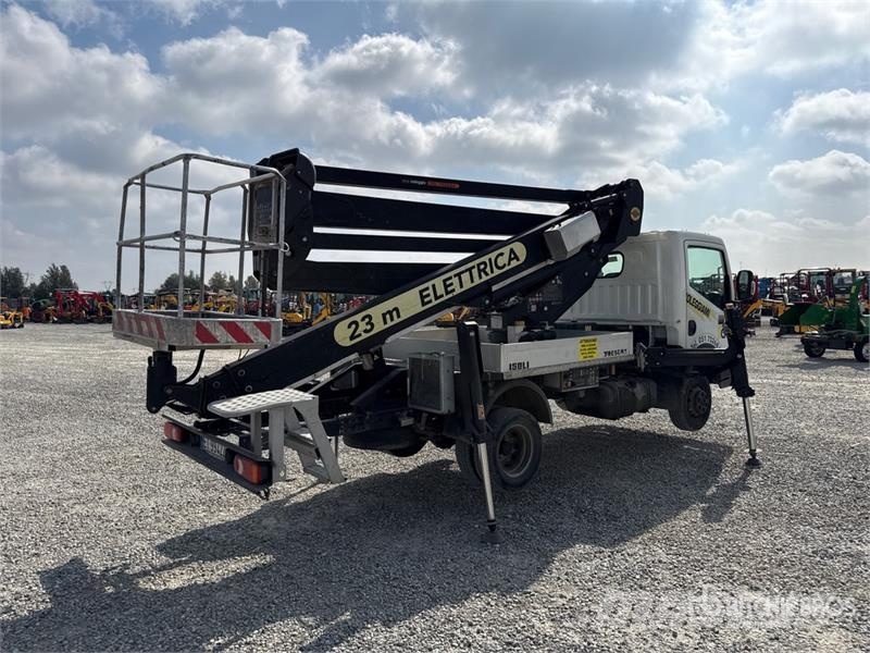 Nissan Isoli PNT 230 20.5 m on Nissan NT400 Bucket Truck Avtokošare