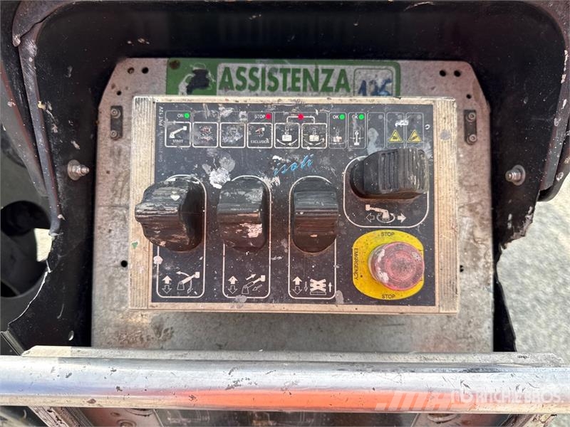 Nissan Isoli PNT 230 20.5 m on Nissan Cabstar NT400 Bucke Avtokošare