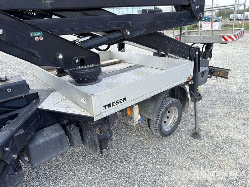 Nissan Isoli PNT 230 20.5 m on Nissan Cabstar NT400 Bucke Avtokošare