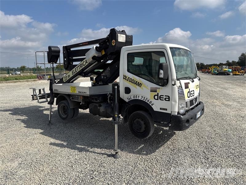 Nissan Isoli PNT 230 20.5 m on Nissan NT400 Bucket Truck Avtokošare