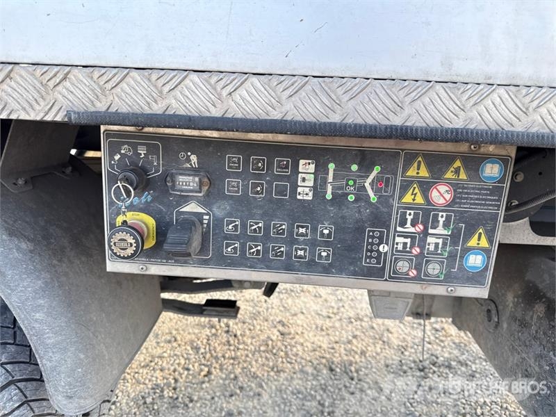 Nissan Isoli PNT230 20.5 m on Nissan Cabstar 35.13 Bucke 트럭 탑재 고소작업대