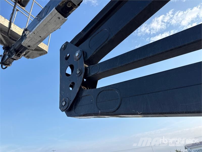 Nissan Isoli PNT230 20.5 m on Nissan Cabstar 35.13 Bucke 트럭 탑재 고소작업대