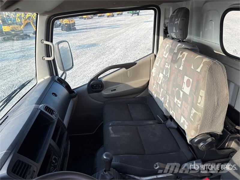 Nissan Isoli PNT230 20.5 m on Nissan Cabstar 35.13 Bucke 트럭 탑재 고소작업대