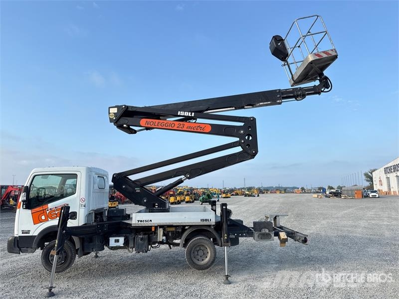 Nissan Isoli PNT230 20.5 m on Nissan Cabstar 35.13 Bucke 트럭 탑재 고소작업대