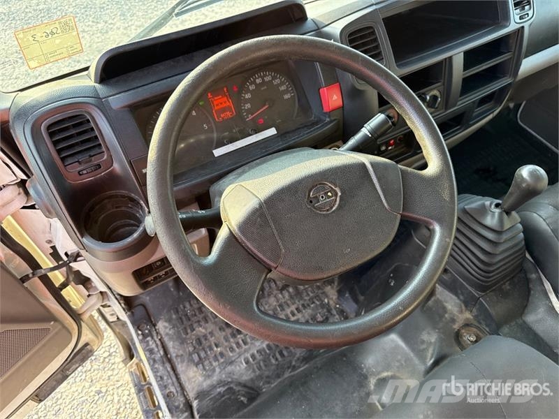 Nissan Isoli PNT230 20.5 m on Nissan Cabstar 35.13 Bucke 트럭 탑재 고소작업대
