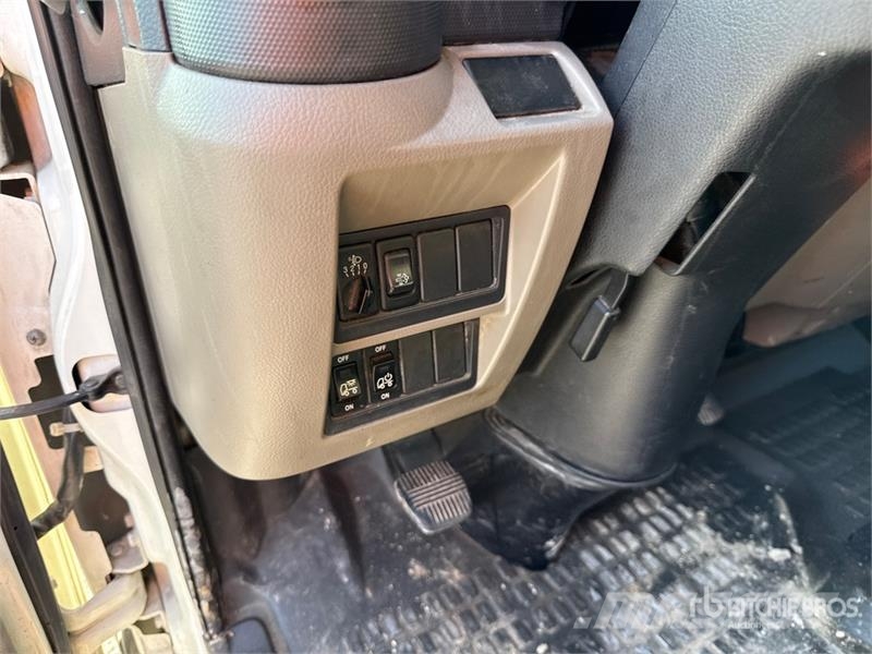 Nissan Isoli PNT230 20.5 m on Nissan Cabstar 35.13 Bucke 트럭 탑재 고소작업대