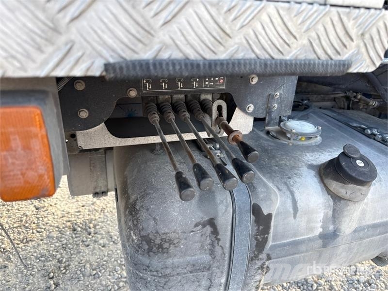 Nissan Isoli PNT230 20.5 m on Nissan Cabstar 35.13 Bucke 트럭 탑재 고소작업대