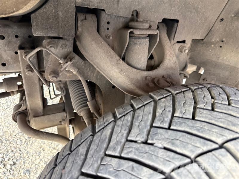 Nissan Isoli PNT230 20.5 m on Nissan Cabstar 35.13 Bucke 트럭 탑재 고소작업대