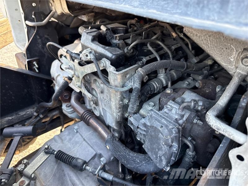 Nissan Isoli PNT230 20.5 m on Nissan Cabstar 35.13 Bucke 트럭 탑재 고소작업대
