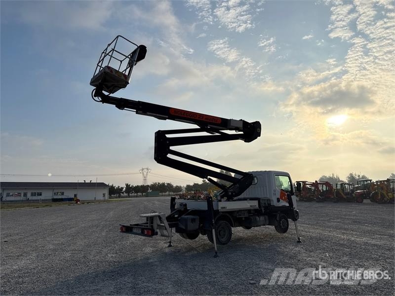 Nissan Isoli PNT230 20.5 m on Nissan Cabstar 35.13 Bucke 트럭 탑재 고소작업대