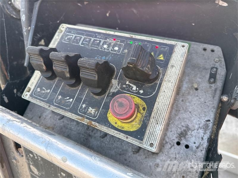 Nissan Isoli PNT230 20.5 m on Nissan Cabstar 35.13 Bucke 트럭 탑재 고소작업대