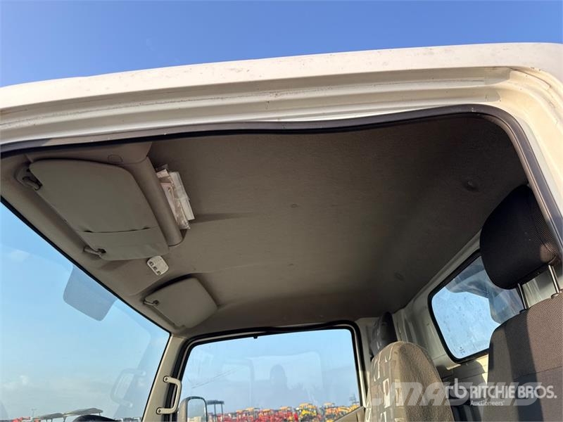 Nissan Isoli PNT230 20.5 m on Nissan Cabstar 35.13 Bucke 트럭 탑재 고소작업대