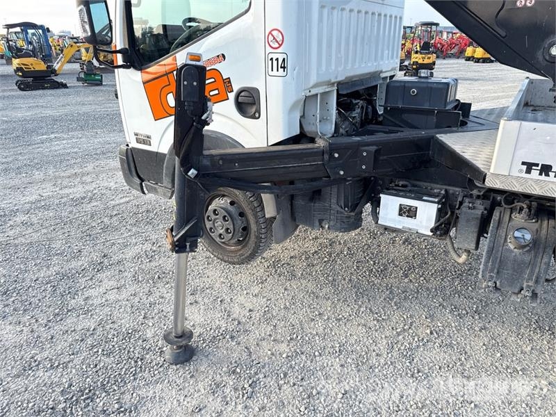 Nissan Isoli PNT230 20.5 m on Nissan Cabstar 35.13 Bucke 트럭 탑재 고소작업대