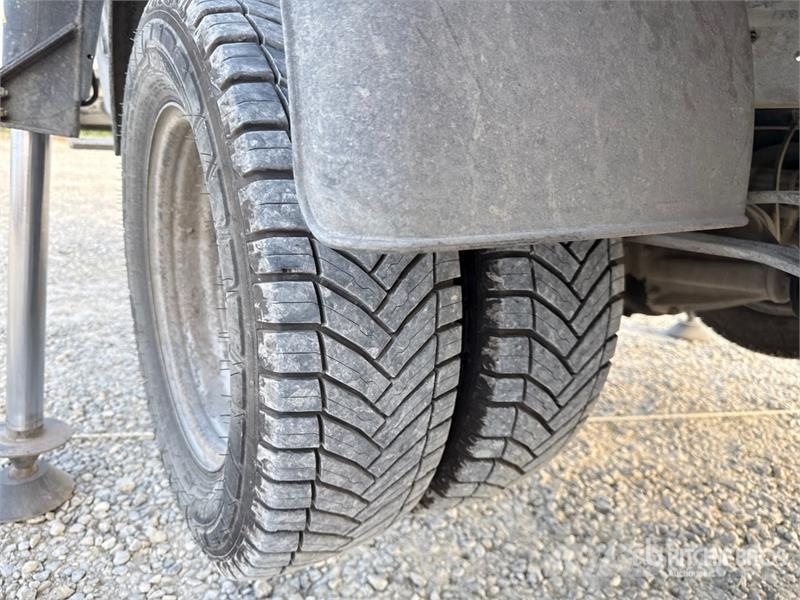 Nissan Isoli PNT230 20.5 m on Nissan Cabstar 35.13 Bucke 트럭 탑재 고소작업대