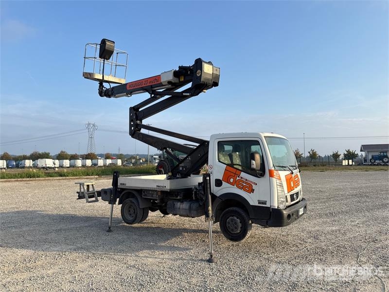 Nissan Isoli PNT230 20.5 m on Nissan Cabstar 35.13 Bucke 트럭 탑재 고소작업대
