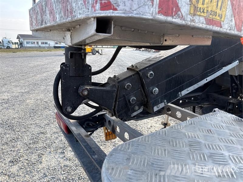 Nissan Isoli PNT230 20.5 m on Nissan Cabstar 35.13 Bucke 트럭 탑재 고소작업대