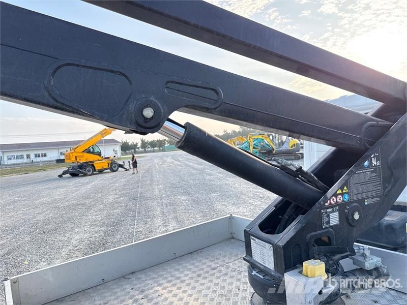 Nissan Isoli PNT230 20.5 m on Nissan Cabstar 35.13 Bucke 트럭 탑재 고소작업대