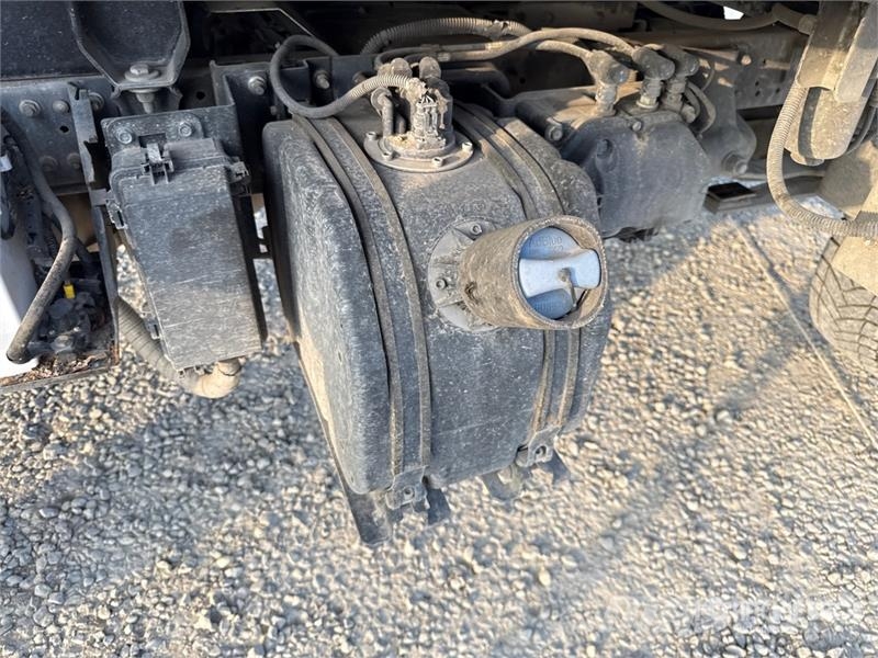 Nissan Isoli PNT230 20.5 m on Nissan Cabstar 35.13 Bucke 트럭 탑재 고소작업대