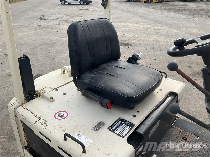 Nissan M01L-15U 1500 kg Electric Forklift Elektrostapler