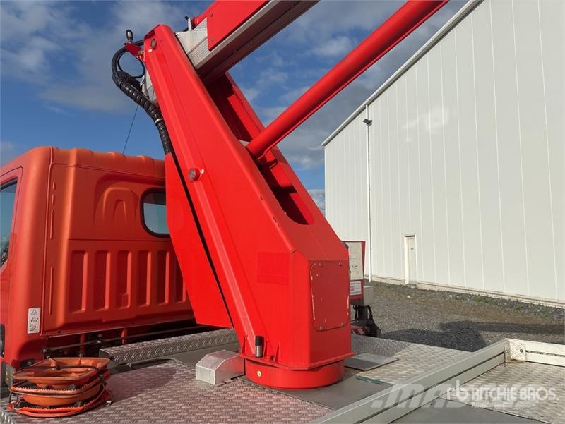 Nissan MJ201 20.1 m on Nissan NT400 4x2 Bucket Truck Auto korpe
