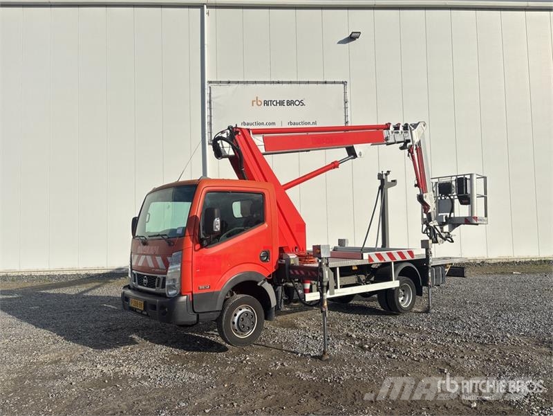 Nissan MJ201 20.1 m on Nissan NT400 4x2 Bucket Truck Auto korpe