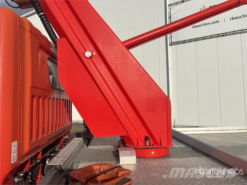 Nissan MJ201 20.1 m on Nissan NT400 4x2 Bucket Truck Auto korpe