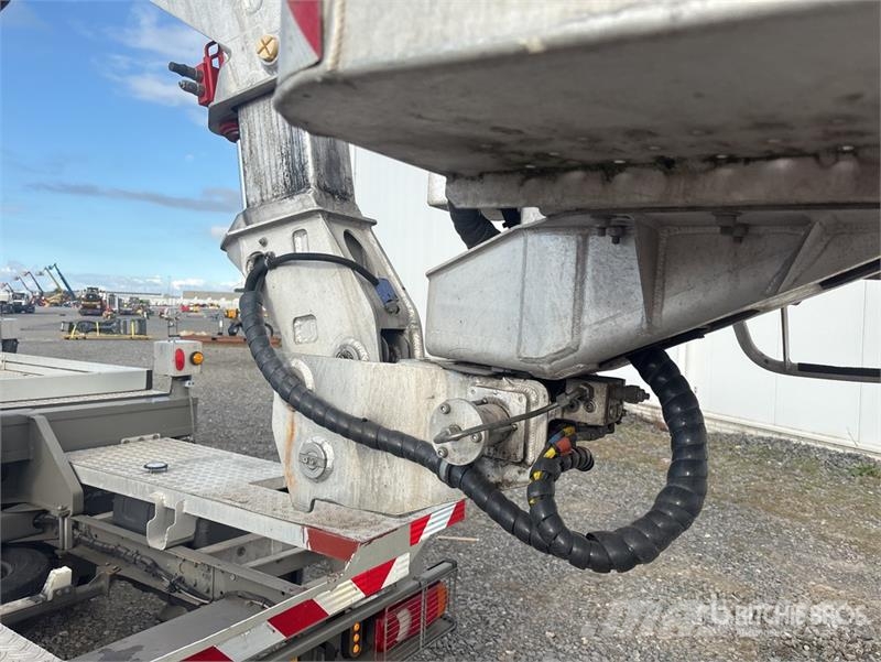 Nissan MJ201 20.1 m on Nissan NT400 4x2 Bucket Truck Auto korpe