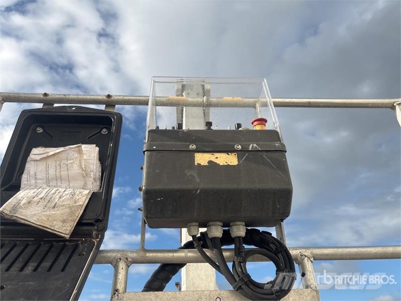 Nissan MJ201 20.1 m on Nissan NT400 4x2 Bucket Truck Auto korpe