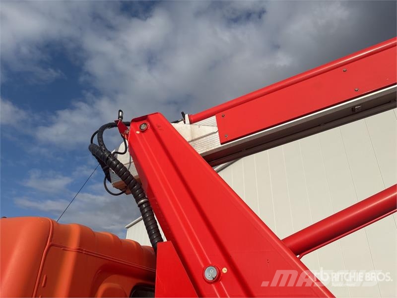 Nissan MJ201 20.1 m on Nissan NT400 4x2 Bucket Truck Auto korpe