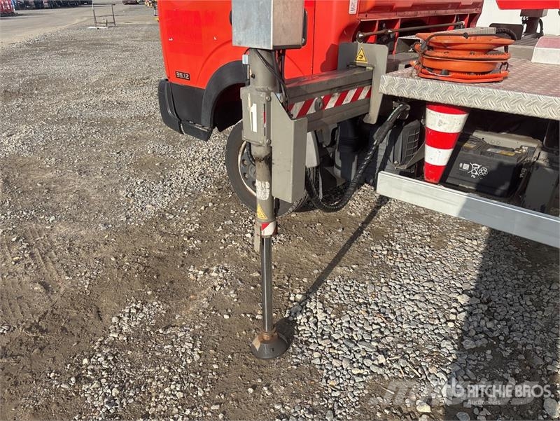 Nissan MJ201 20.1 m on Nissan NT400 4x2 Bucket Truck Auto korpe