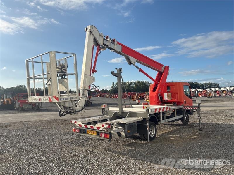 Nissan MJ201 20.1 m on Nissan NT400 4x2 Bucket Truck Auto korpe
