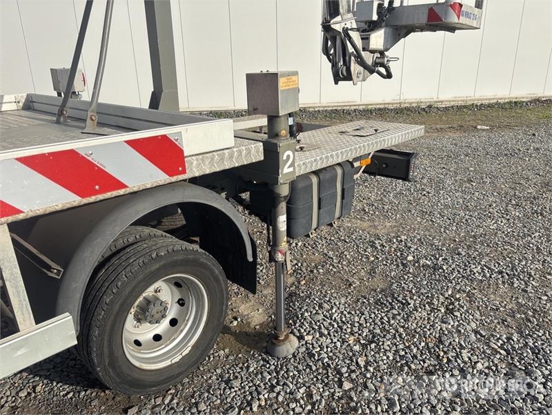 Nissan MJ201 20.1 m on Nissan NT400 4x2 Bucket Truck Auto korpe